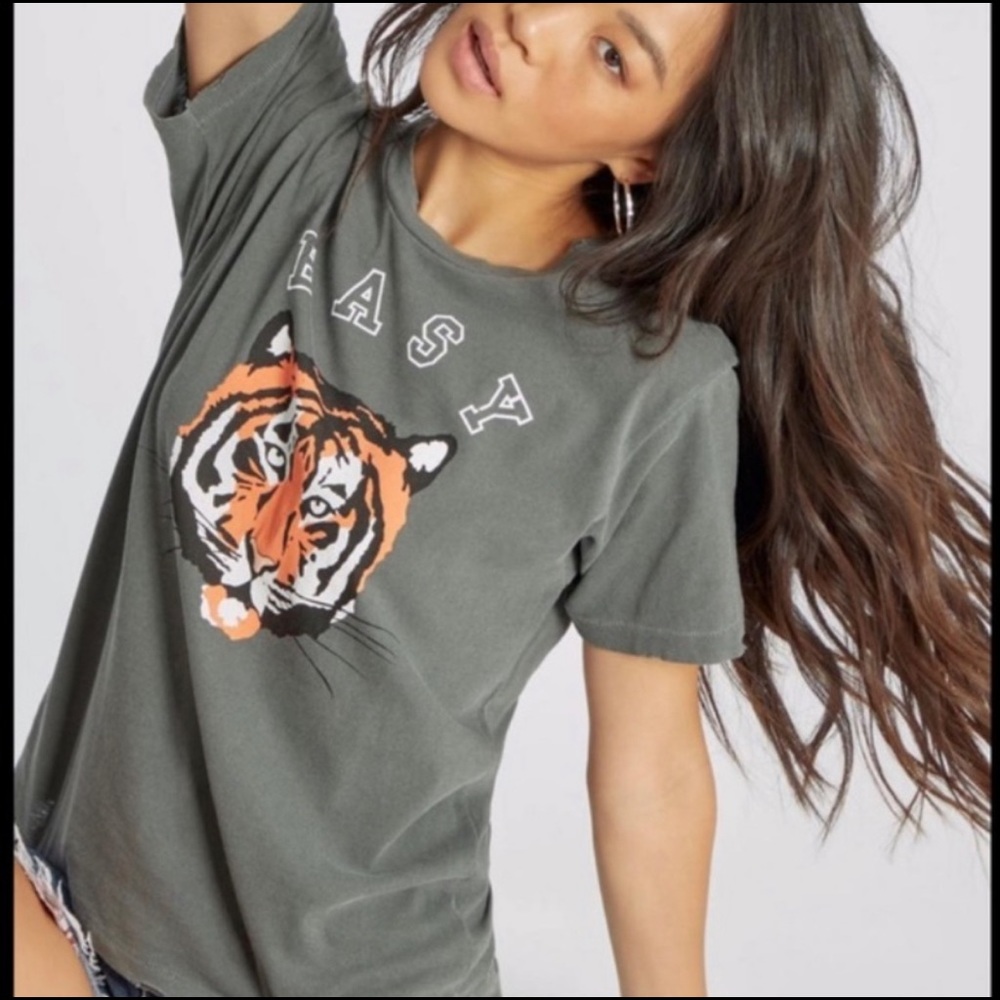 Wild fox Easy Tiger T-shirt NWT Size Small